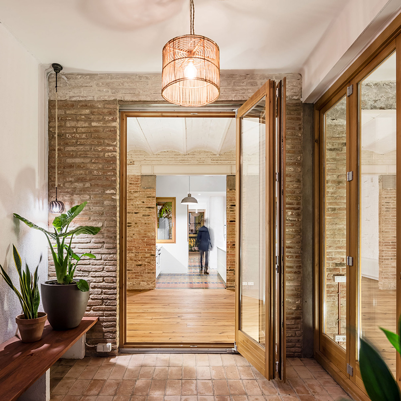 carles enrich intertwines interior and exterior for the 'gallery house' in barcelona