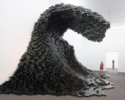 jean-michel othoniel stacks 10,000 black glass bricks to build 'the big wave'