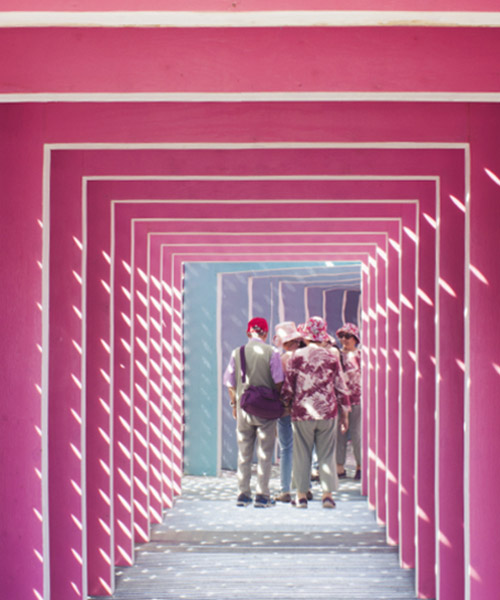 les malcommodes creates all-pink passageway as an intruder in the old part of quebec city