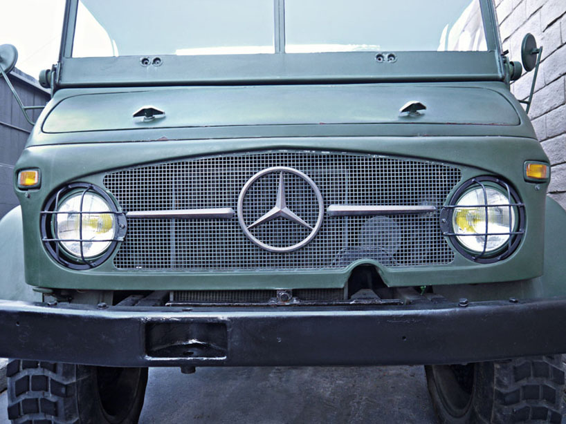 mecedes-benz unimog S 404.111 4x4 is an olive multi purpose vehicle