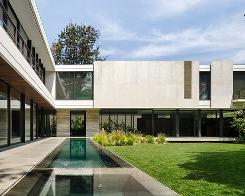 BERNARDI + PESCHARD / BLANCASMORAN design a family house in mexico city using natural stone and timber