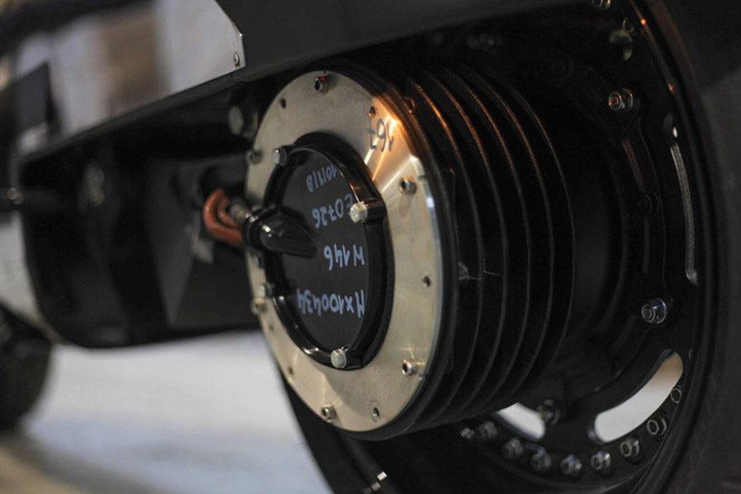 samuel aguiar reimagines the VX-1 maxi scooter into a futuristic motorcycle