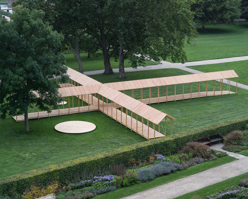 krupinski/krupinska cuts copenhagen garden with cross-shaped timber pavilion