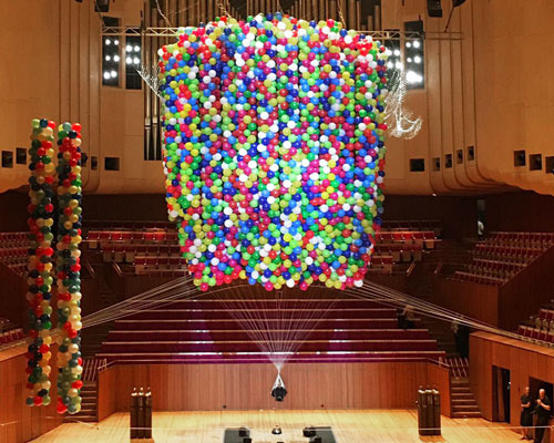 artist spends nine hours floating in mid-air tethered to 20,000 party balloons