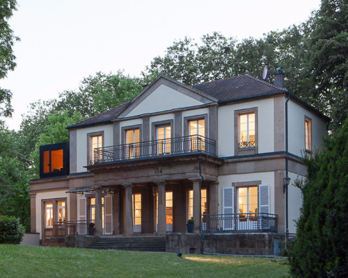 philipp architekten develops a mobile office as an extension to villa mertz in germany