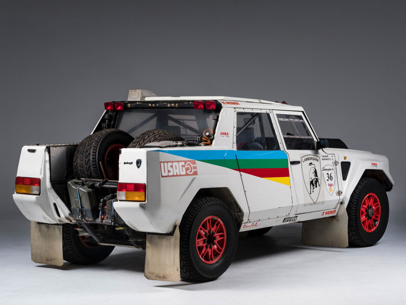 the lamborghini LM002 is a luxury SUV racer