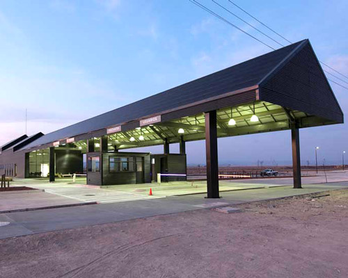 a | 911's horizontal platah pavilion acts as a cultural landmark in hidalgo