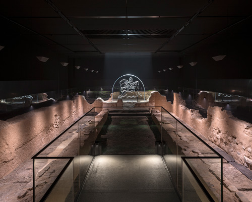 roman temple on view beneath foster + partners' bloomberg HQ in london