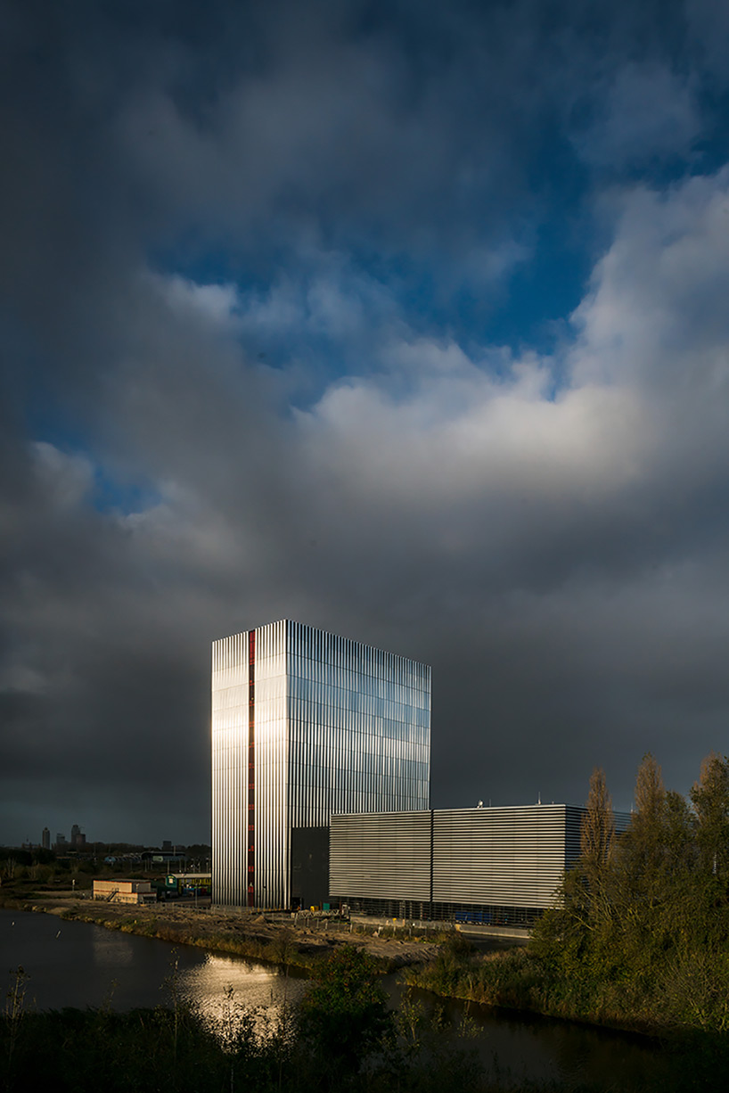 Benthem Crouwel's Equinix Data Center Into Amsterdam's Architecture