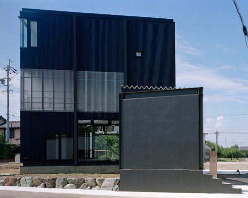 daisuke yamashita architects designs geometric residence to embody local industry