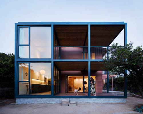 PRODUCTORA preserves the character of a los angeles 1920s bungalow with gridded addition