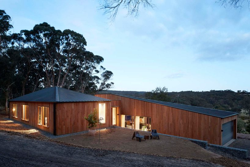 moloney architects' two halves house features two equally-sized timber pavilions