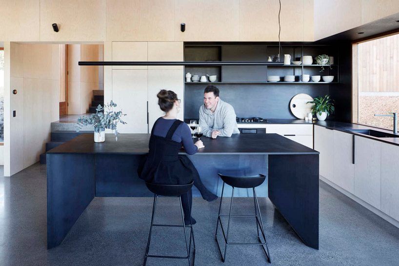 moloney architects' two halves house features two equally-sized timber pavilions