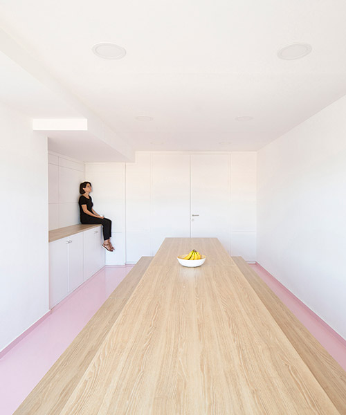a workspace to rest and play: 'la fábrica de ideas' by clap
