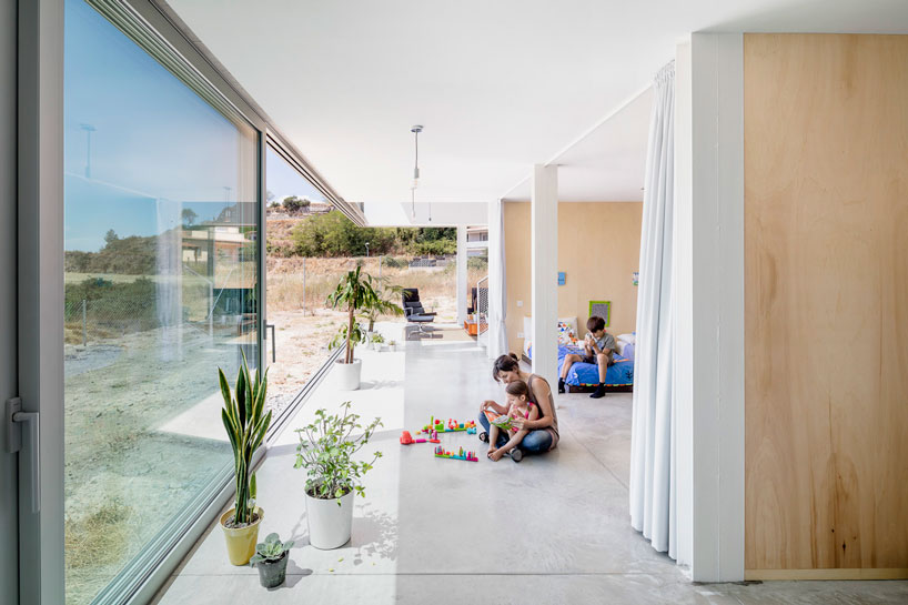 joan ramon pascuets + monica mosset complete climate-informed 'calders house' in catalonia