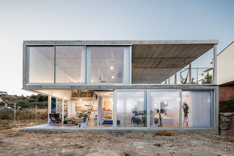 joan ramon pascuets + monica mosset complete climate-informed 'calders house' in catalonia