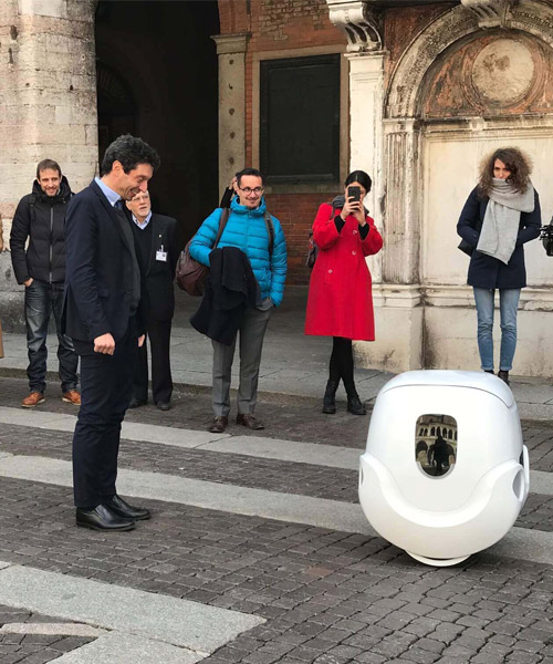 self-driving e-novia YAPE robot proposes future of urban delivery services