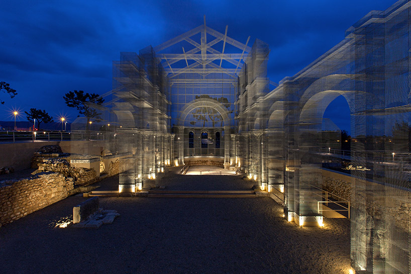 Le Bon Marche sculpture by Edoardo Tresoldi is architectural wire mesh -  Curbed