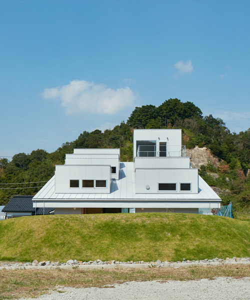 fujiwaramuro architects' private house maximizes daylight + ventilation in tokushima