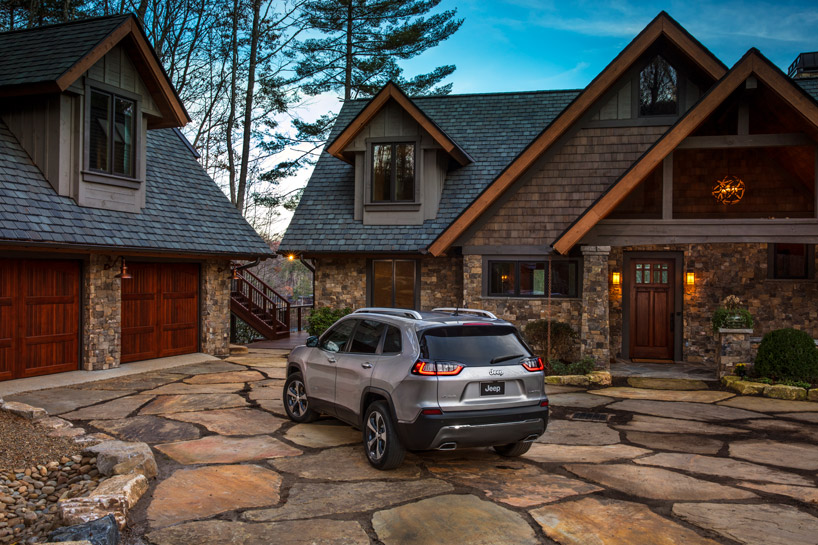 NAIAS 2018: jeep cherokee 2019 claims to be most capable mid-size SUV