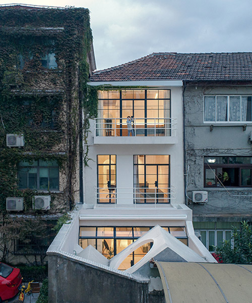 RIGI design renews a single family building in shanghai and lights it up