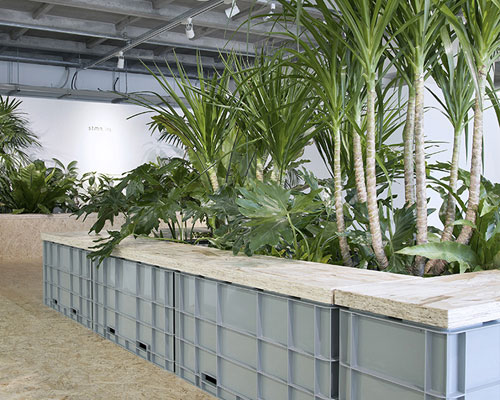 nLDK sets up an office under the shinkansen line using plastic containers