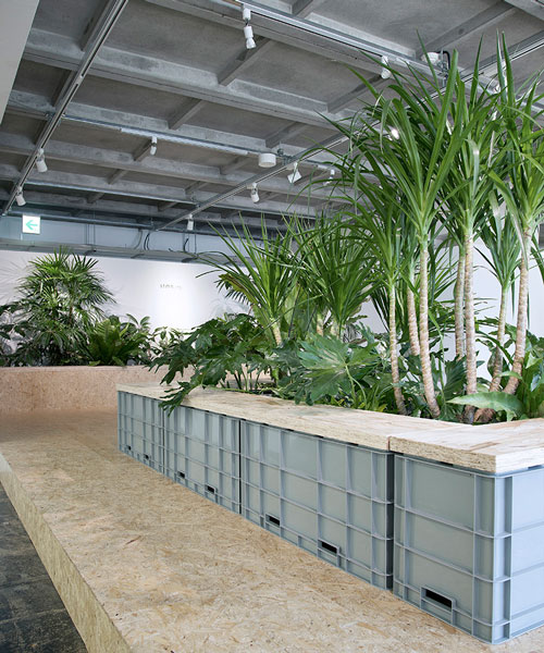 nLDK sets up an office under the shinkansen line using plastic containers