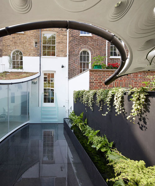 tonkin liu extends london townhouse to include a reflective 'sun rain room'
