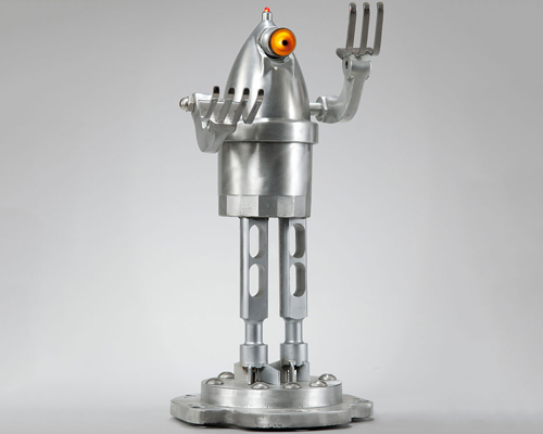 tal avitzur uses up-cycled parts to create fantasy-like creatures