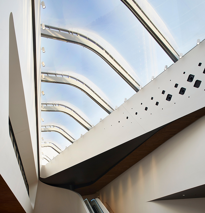 zaha hadid generali tower citylife shopping district