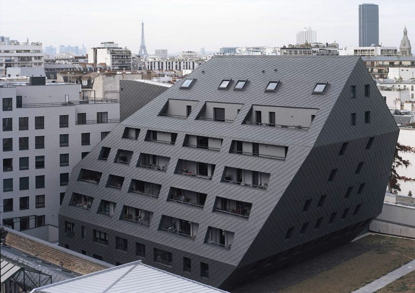ECDM sets an anthracite grey dwelling in the heart of a multidisciplinary complex in paris