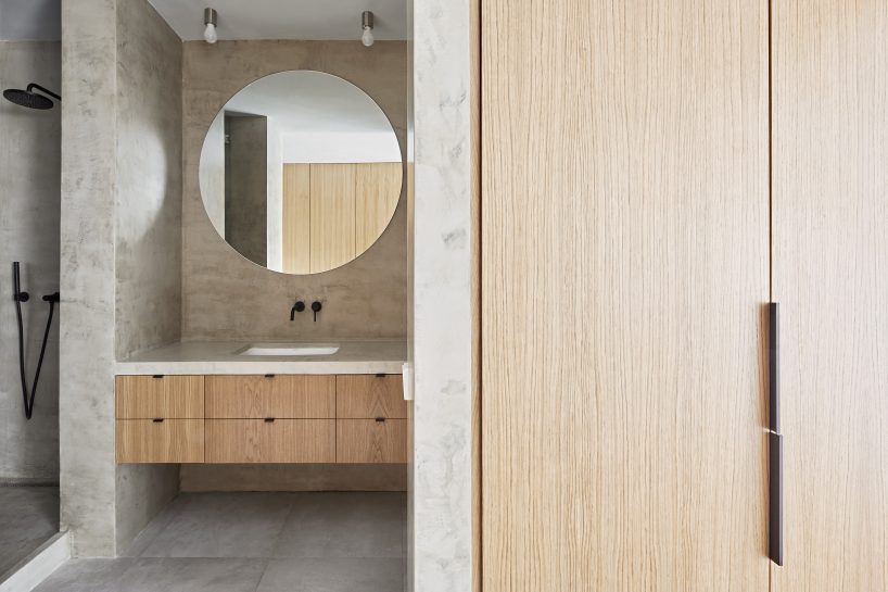 raúl sánchez divides apartment space based on a change of material code