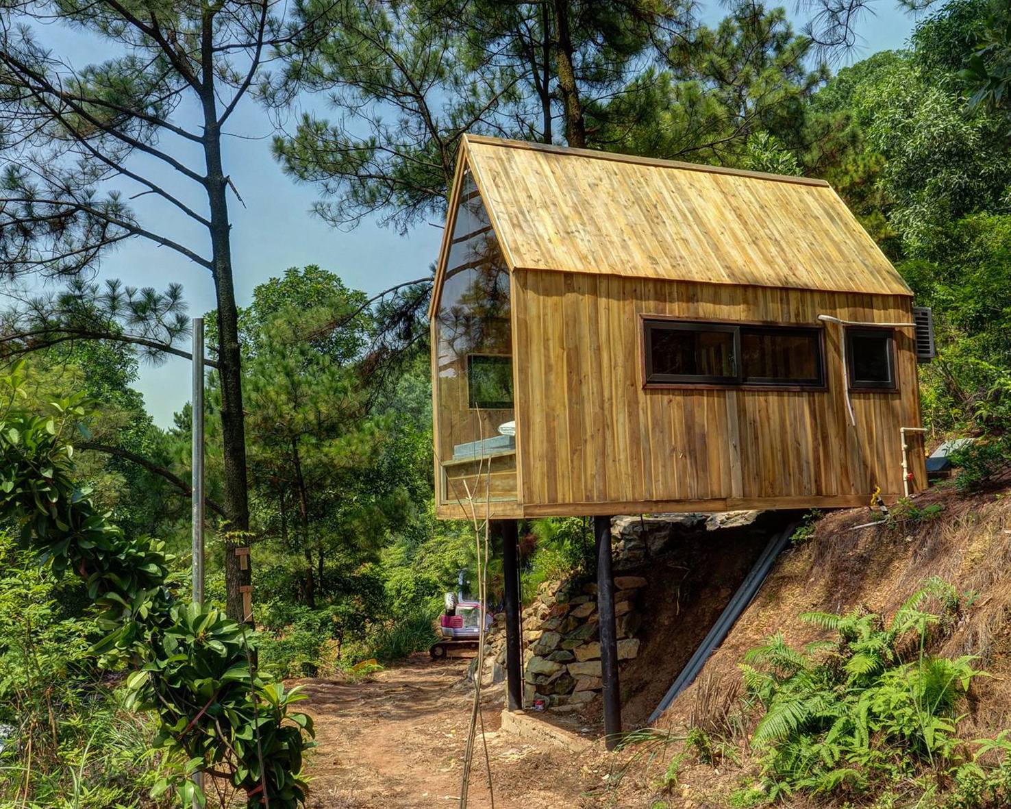 chu văn đông perches 'forest house' in the mountains of northern vietnam