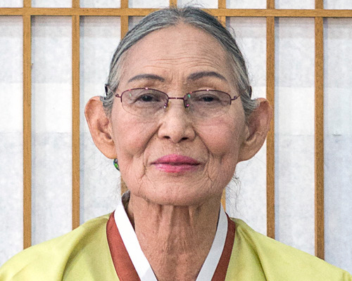 jorge mañes rubio collaborates with female shamans in his new art project