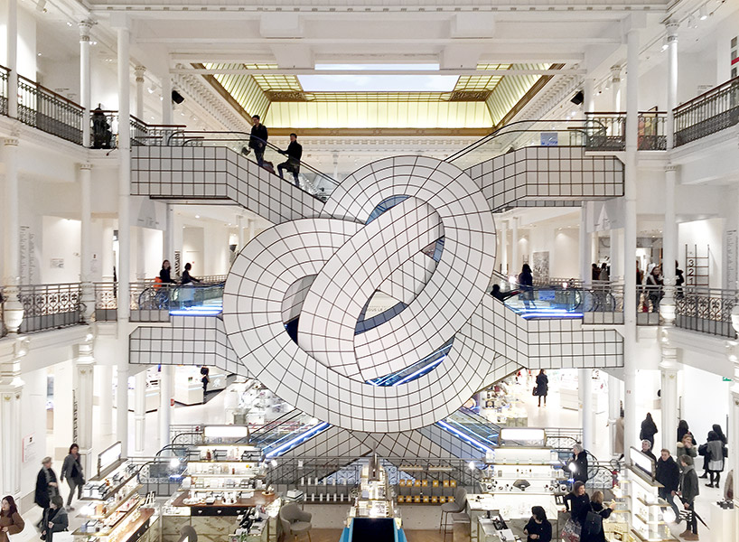 https://static.designboom.com/wp-content/uploads/2018/01/leandro-erlich-le-bone-marche-sous-le-ciel-paris-designboom-818.jpg