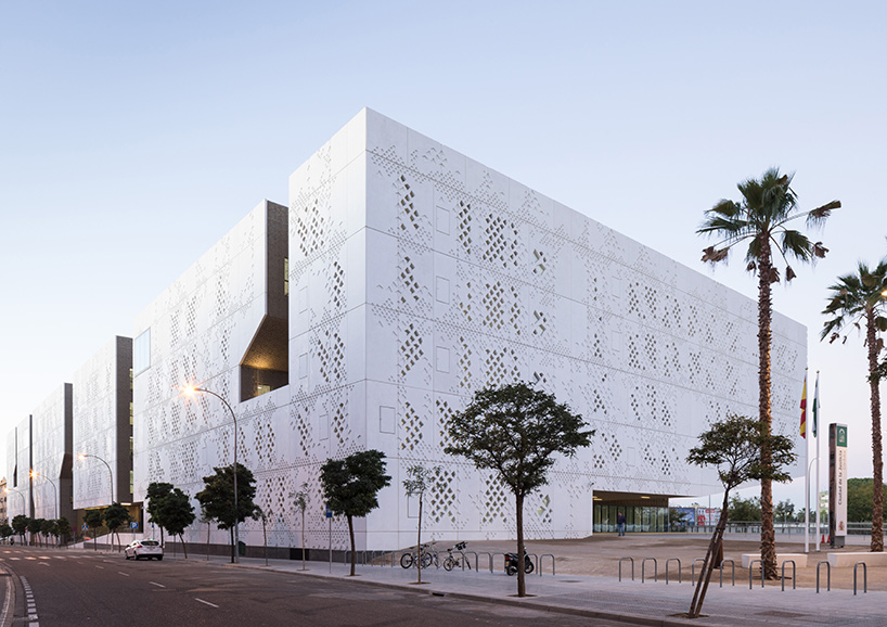 mecanoo + ayesa articulate monolithic córdoba courthouse around 'vertical fractures'