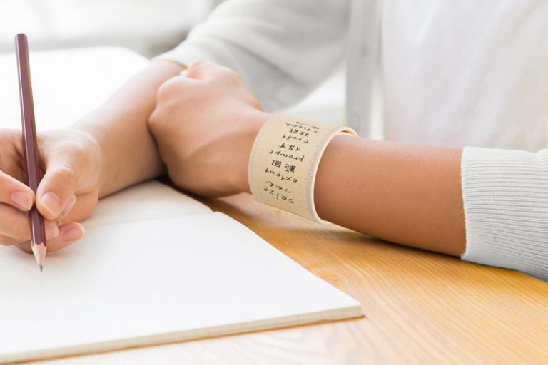 this wearable notepad keeps your lastminute memos handy