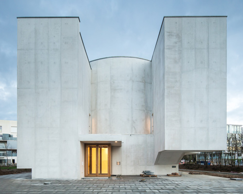 álvaro siza completes white concrete church in northwestern france
