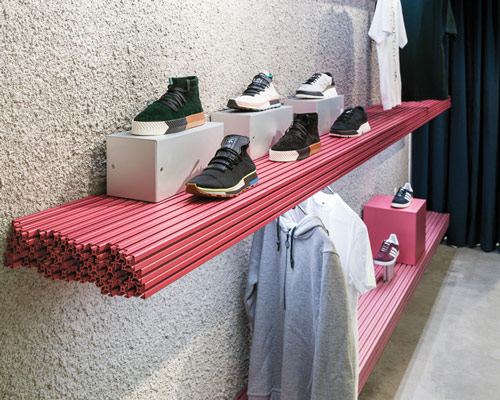 aluminium extrusion redefines a sneakers store in madrid, by A.P.O.