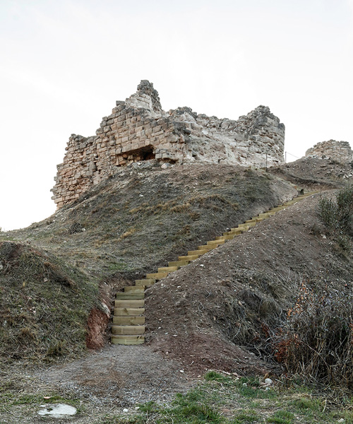 this castle in spain isn’t old news anymore, thanks to a structural solution by carles enrich
