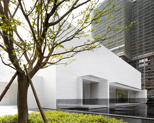 DOMANI's light-colored sky club house in china manifests a simple and vital atmosphere