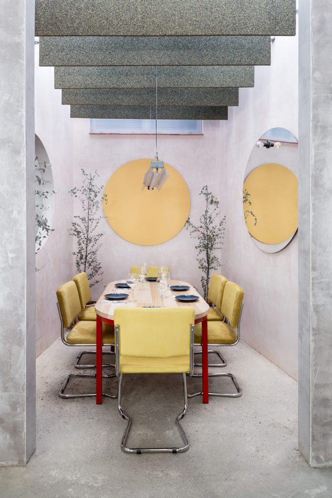 lucas y hernández-gil's casaplata restaurant takes off in futuristic style