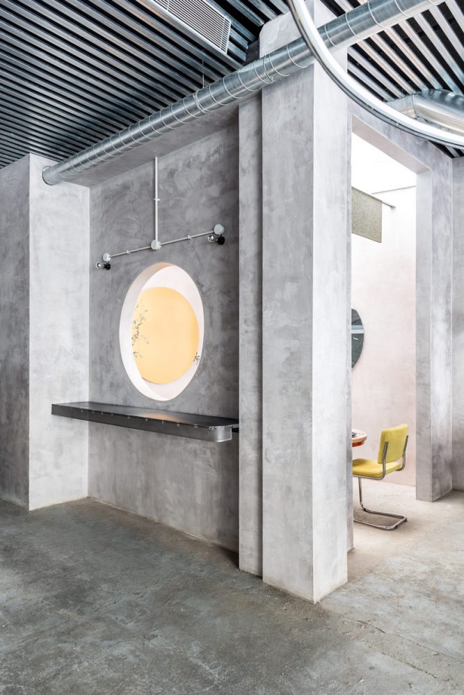 lucas y hernández-gil's casaplata restaurant takes off in futuristic style