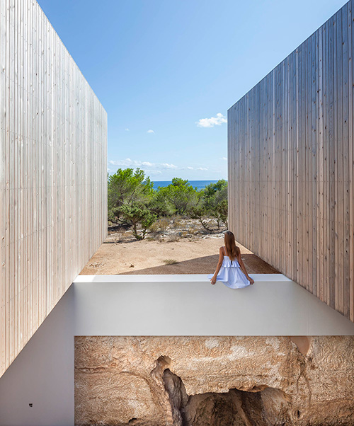 marià castelló's island mirage, a duet of nature and design