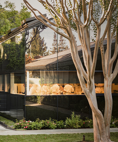snøhetta expands the kitchen and courtyard of a michelin star restaurant in california