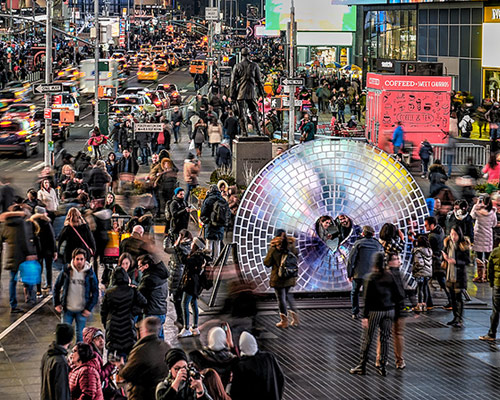 aranda\lasch + marcelo coelho install the world’s largest fresnel lens at times square