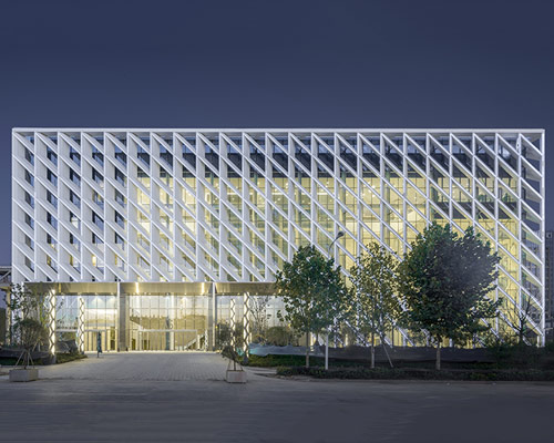 WSP architects' convention and exhibition center in china resembles an ivory carved statuette