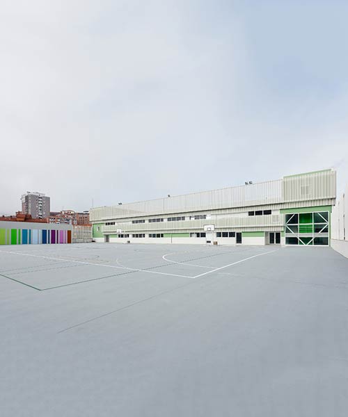 BAT uses a store's roof as a playground for urretxindorra school in bilbao