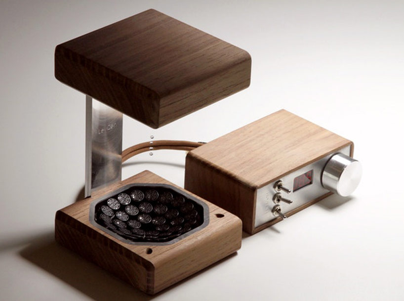 leviZen uses silent, high frequency sound waves to levitate water and light