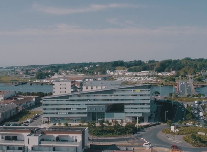 pablo casals presents short film revisiting mateo's project 'bayonne, entrée de ville'